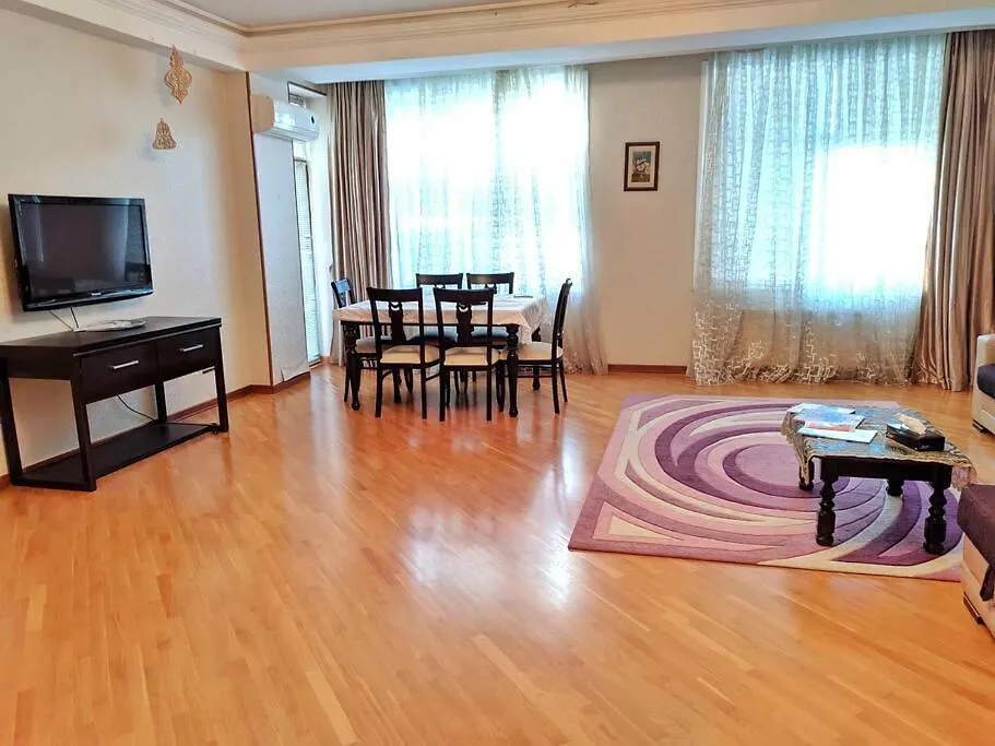 באקו Spacious And Modern Apartment In The City