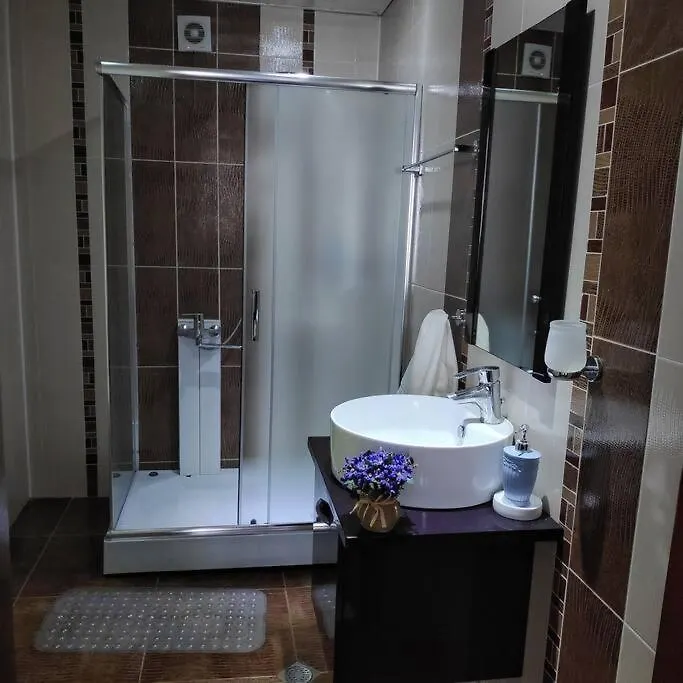 באקו Spacious And Modern Apartment In The City 0*,