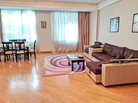 באקו Spacious And Modern Apartment In The City